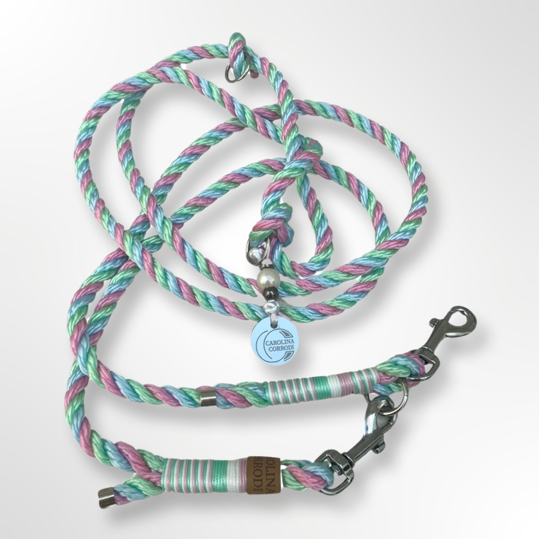 hundeleine dreifach verstellbar aus tau in babyfarben mit silbernen accessoires