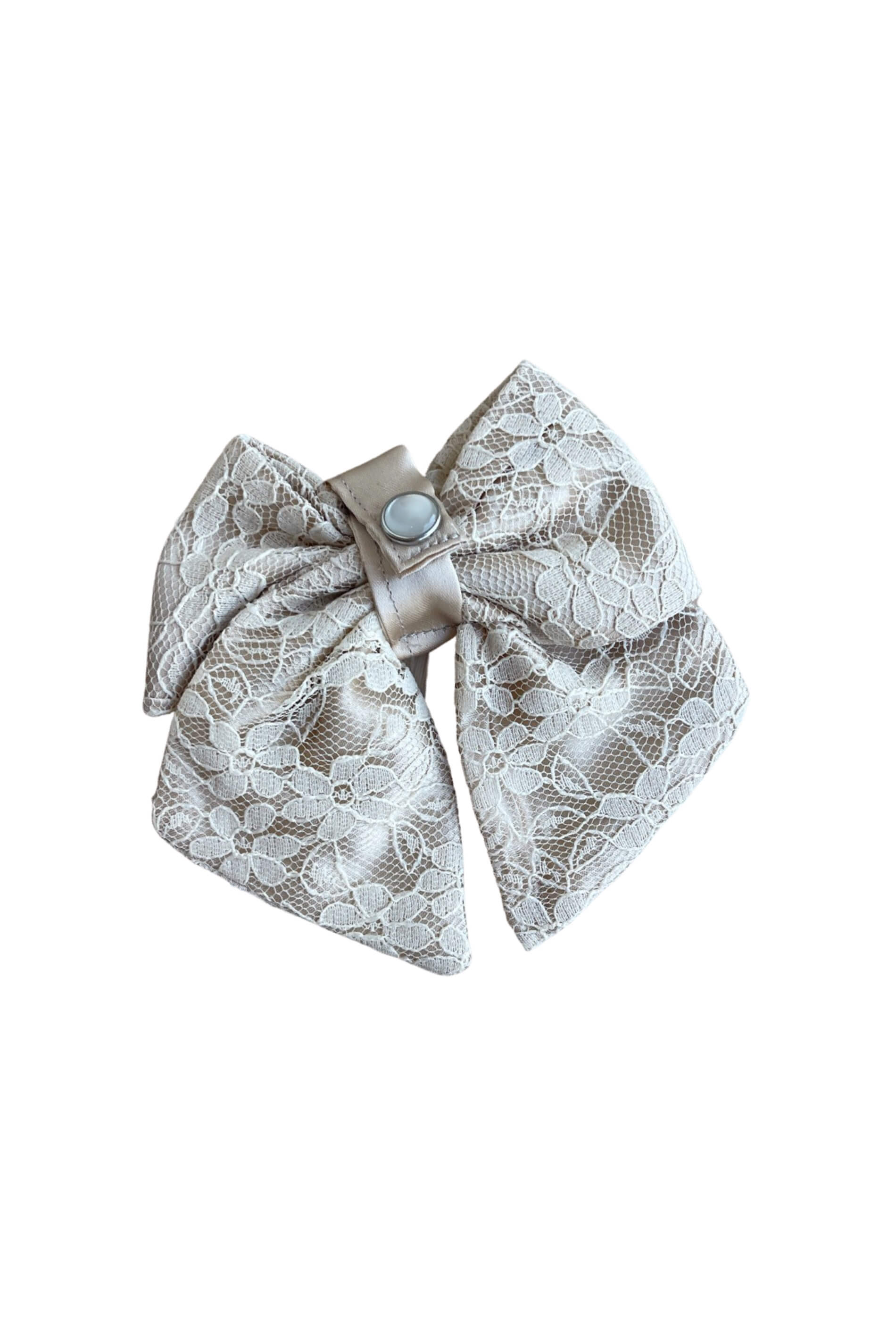 Seidenschleife mit Druckknopf beige mit Spitzen