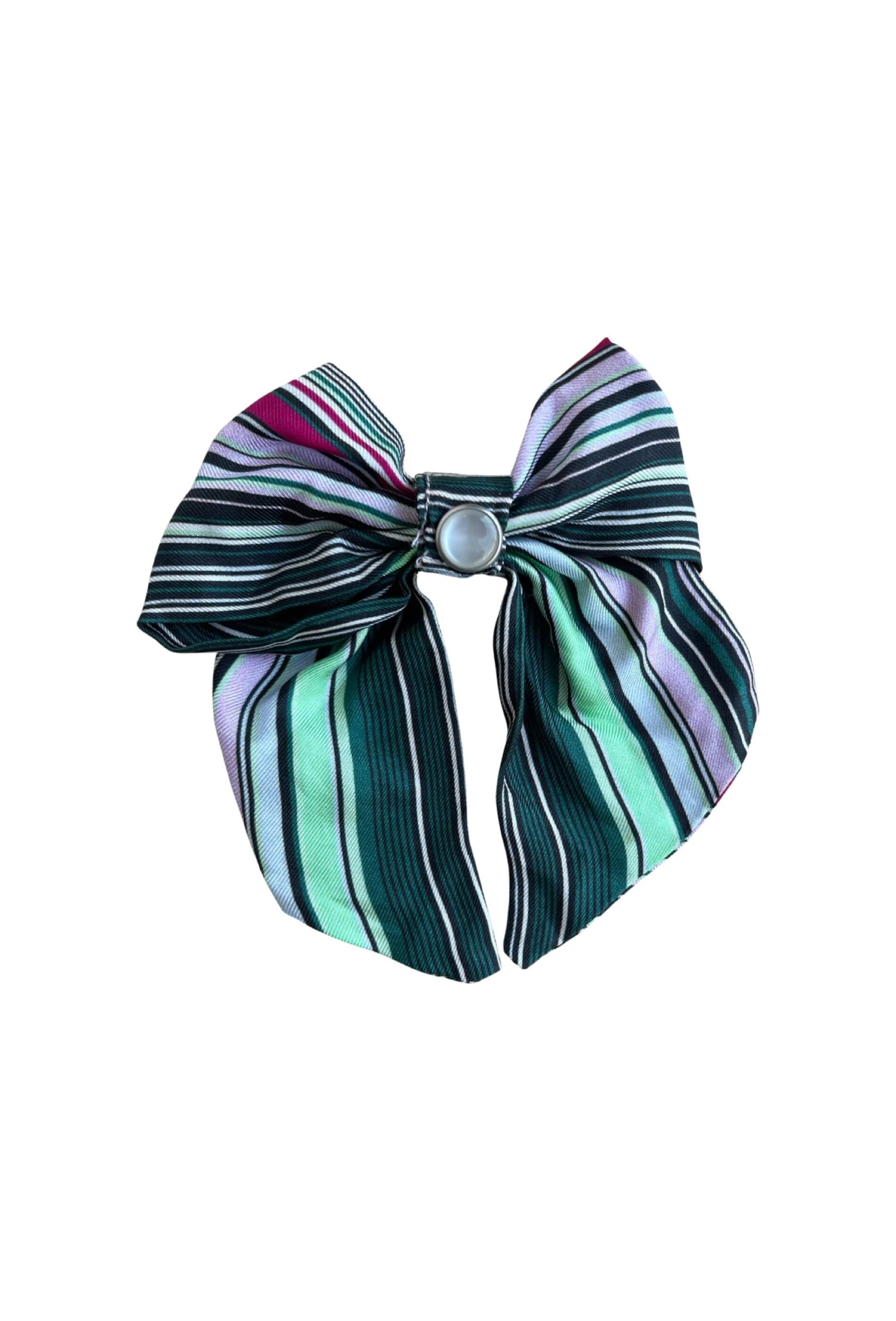 Seidenschleife mit Druckknopf gestreiftes Motiv