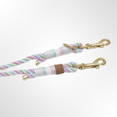 hundeleine dreifach verstellbar aus tau in babyfarben mit goldenen accessoires