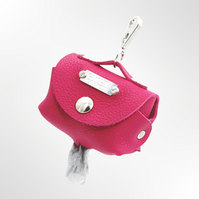 Kotbeutelspender in fuxia farbe aus leder