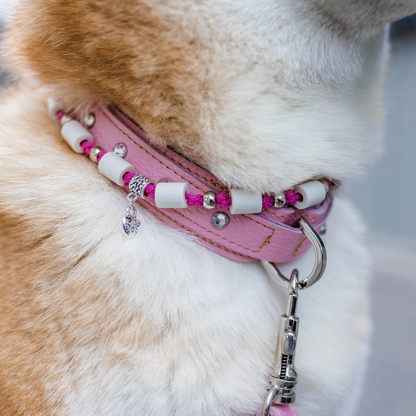 zeckenhalsband in rosa mit rosa lederhalsband und strasssteinen