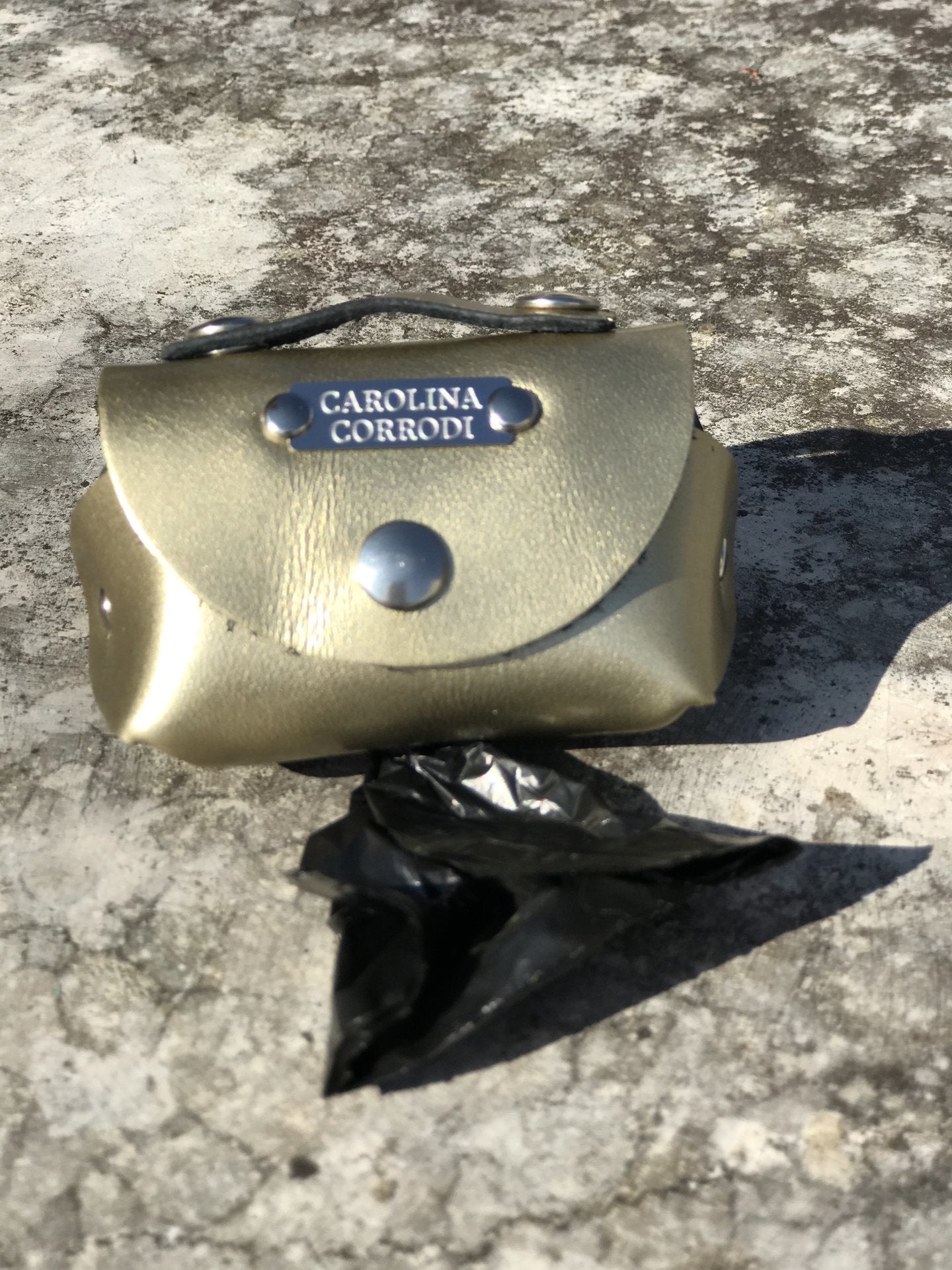 Rouleaux de sacs à déchets canins pour distributeurs en cuir